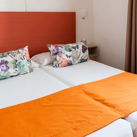 Crotos Hotel 2*
